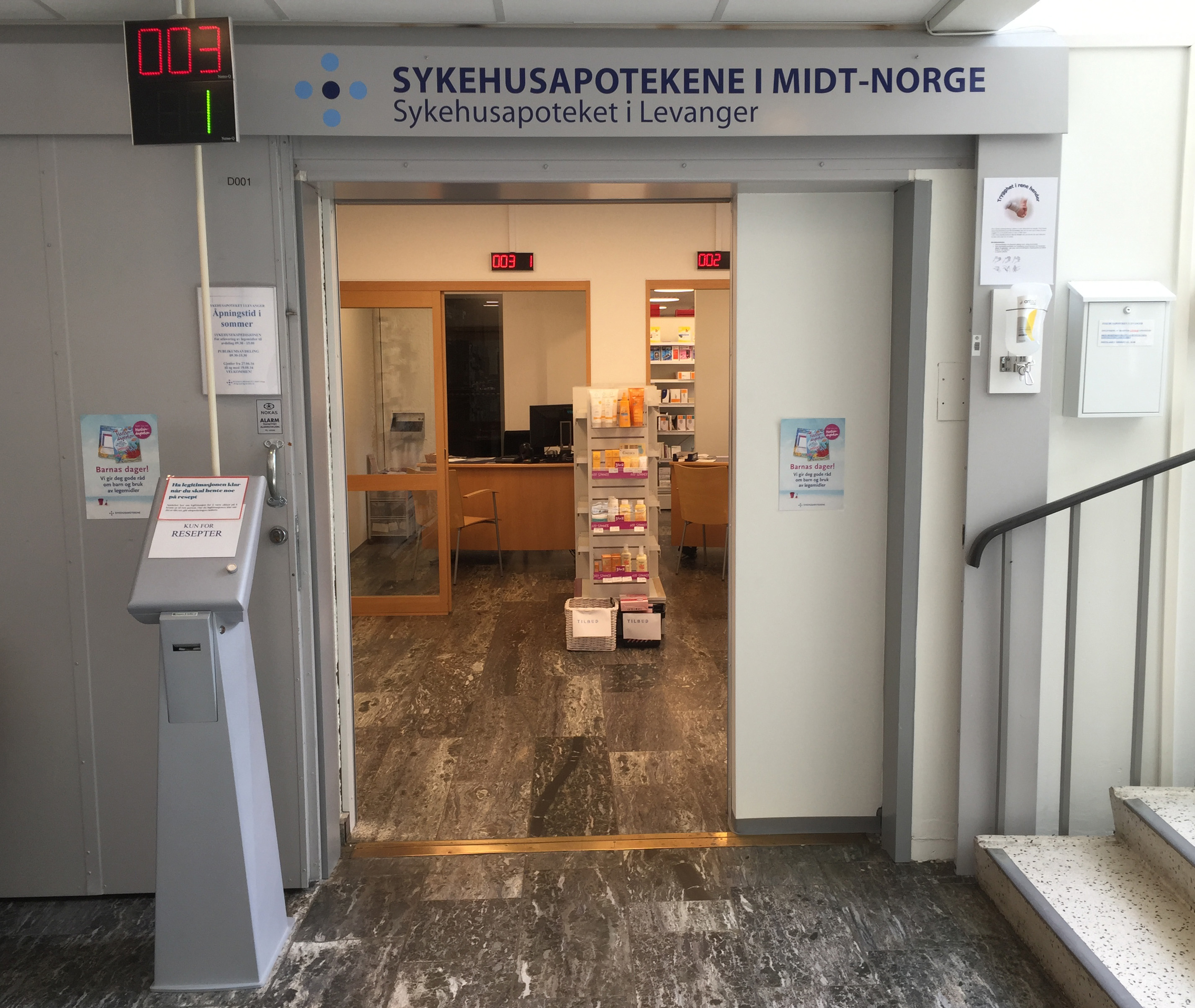 Inngangspartiet til Sykehusapoteket i Levanger.