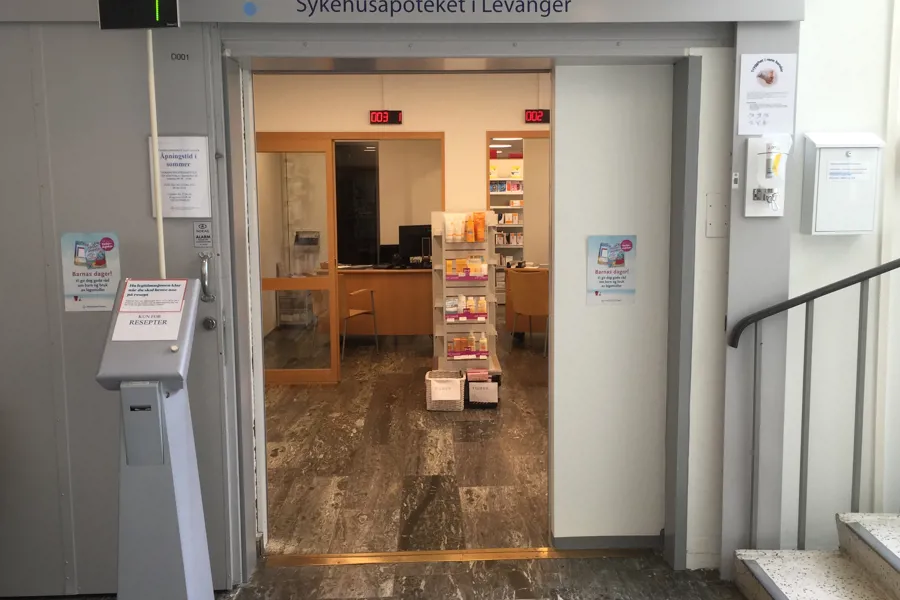 Inngangspartiet til Sykehusapoteket i Levanger.
