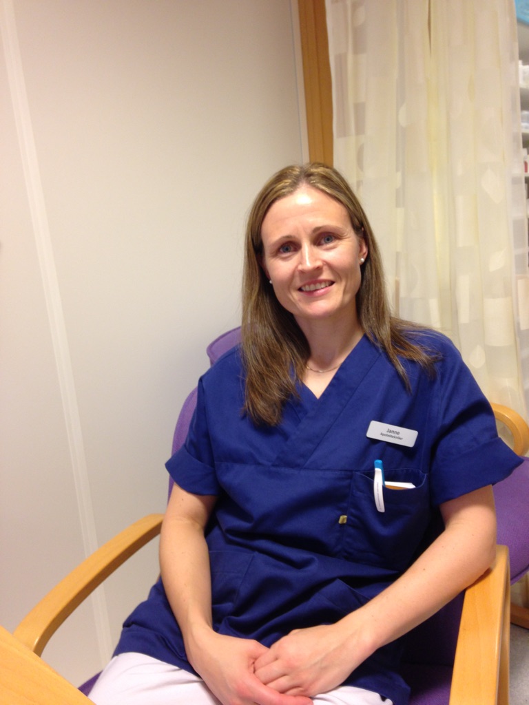 Janne Sulebak, apotektekniker i Ålesund. Foto: Sykehusapotekene i Midt-Norge. 